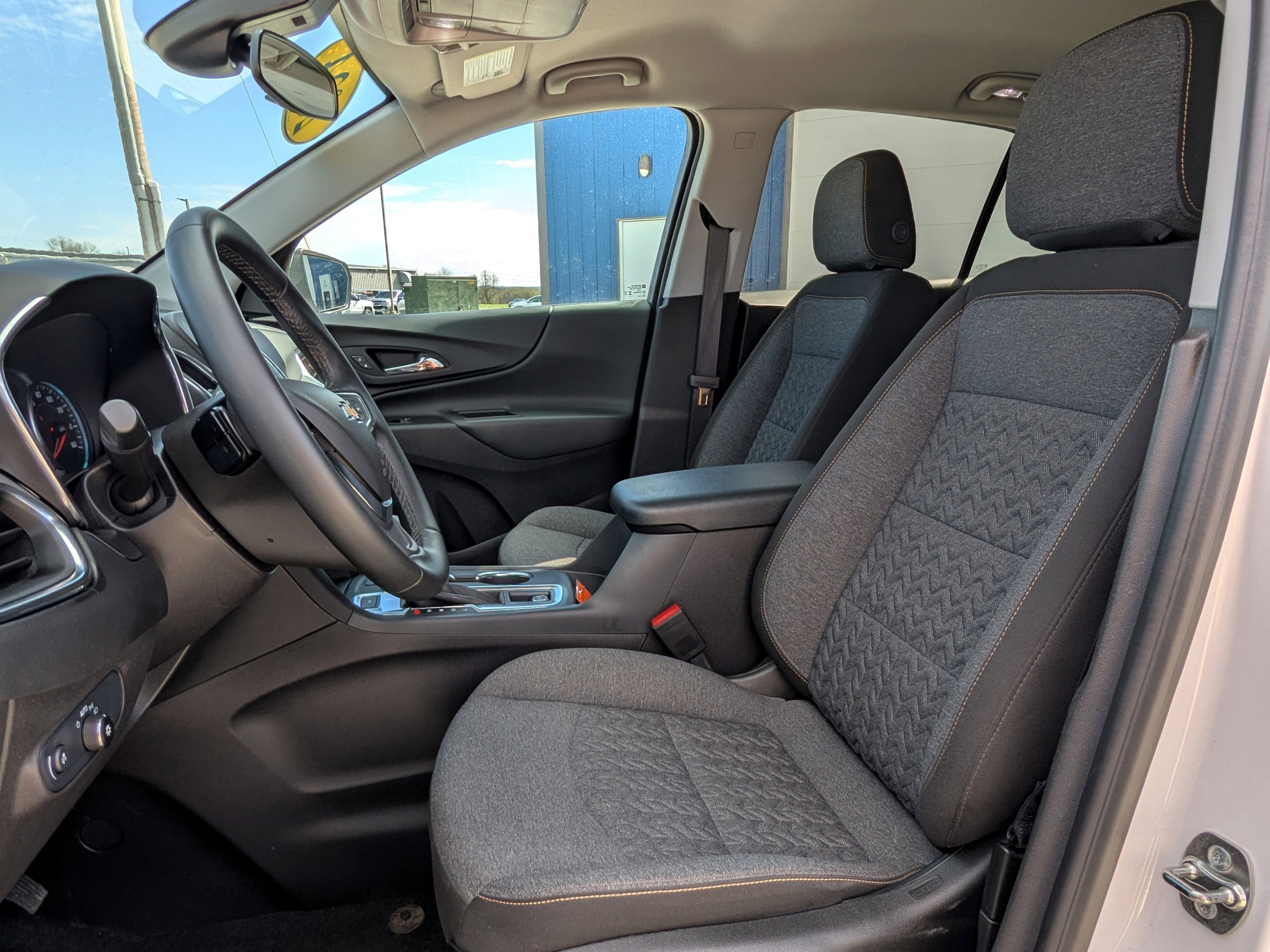 Used 2024 Chevrolet Equinox LT AWD/4WD image 2