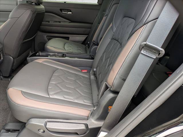 New 2026 Nissan Pathfinder Platinum FWD image 14