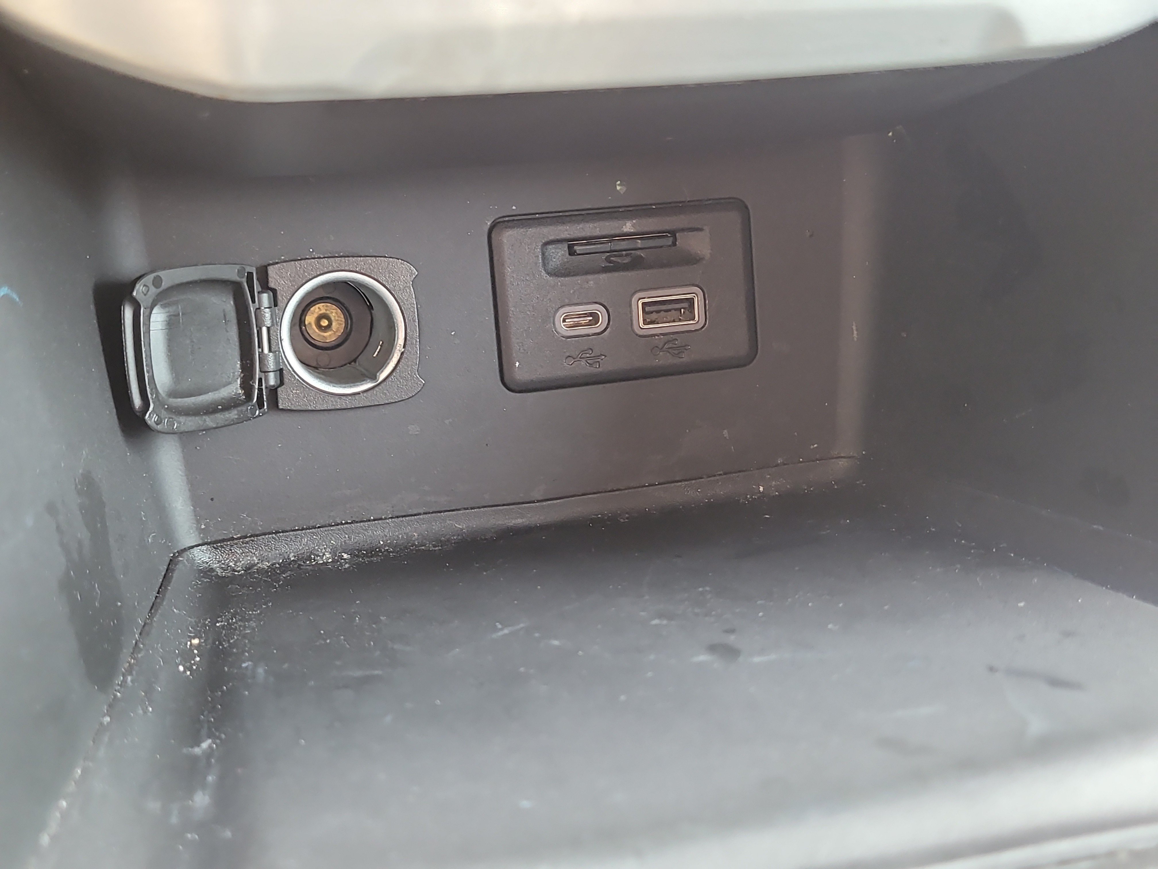 Used 2023 GMC Acadia SLE w/ Driver Convenience Package FWD image 28