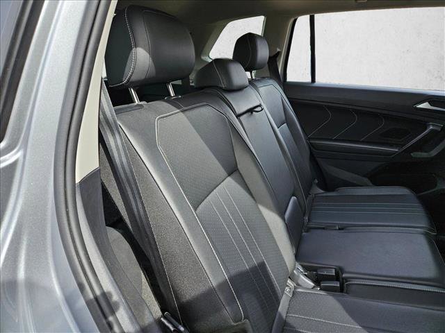 Used 2023 Volkswagen Tiguan SE w/ Panoramic Sunroof Package FWD image 22