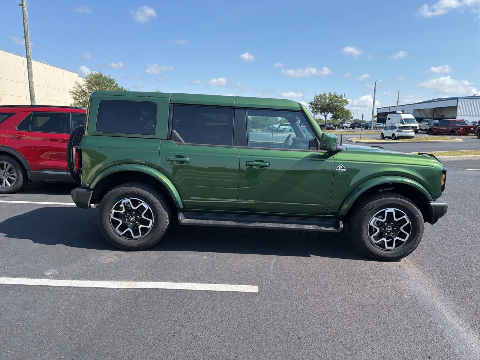 Used 2025 Ford Bronco Outer Banks AWD/4WD image 3