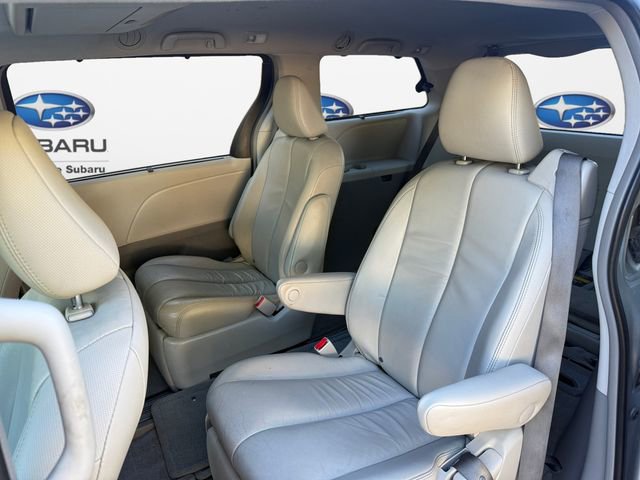 Used 2013 Toyota Sienna XLE w/ Entertainment Pkg image 10