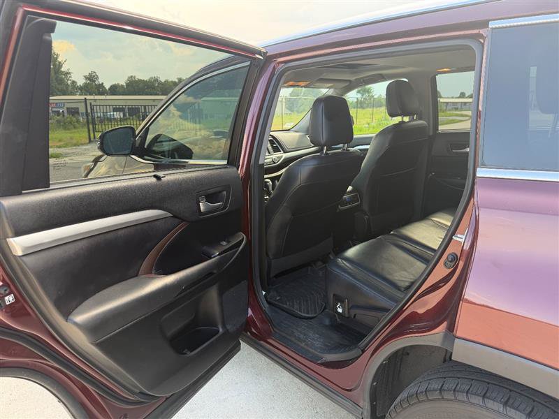 Used 2017 Toyota Highlander XLE w/ Protection Package #3 AWD/4WD image 13