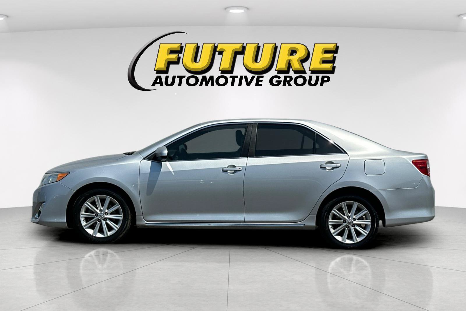 Used 2014 Toyota Camry XLE w/ Leather Package FWD image 7
