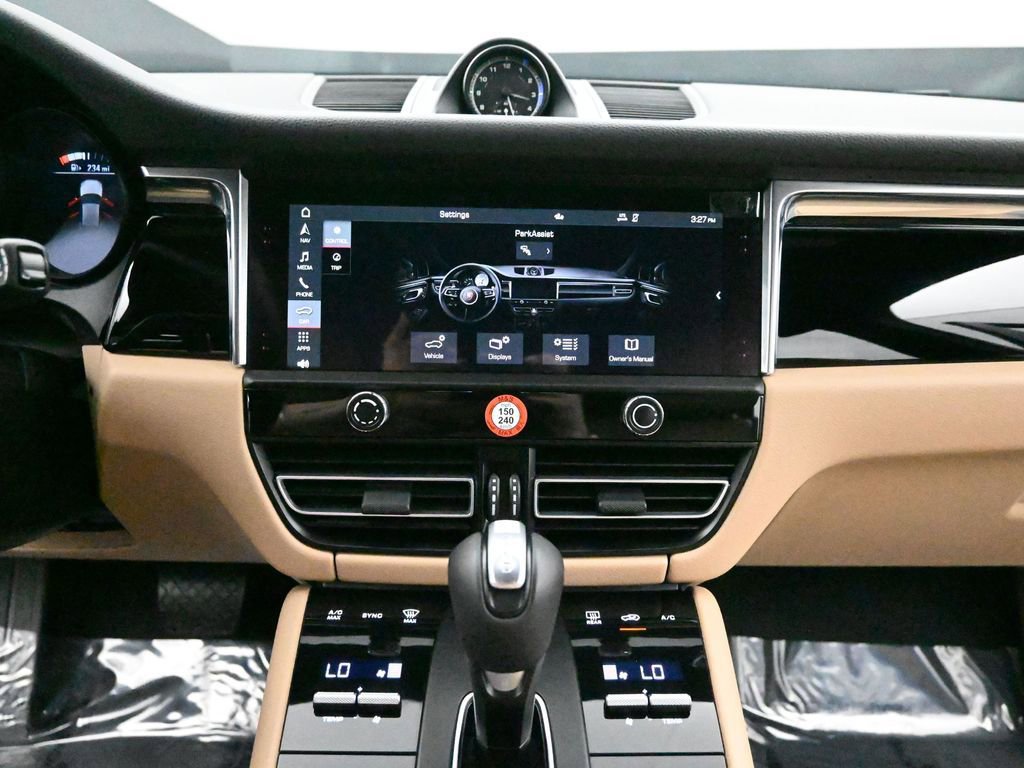 Used 2025 Porsche Macan image 38