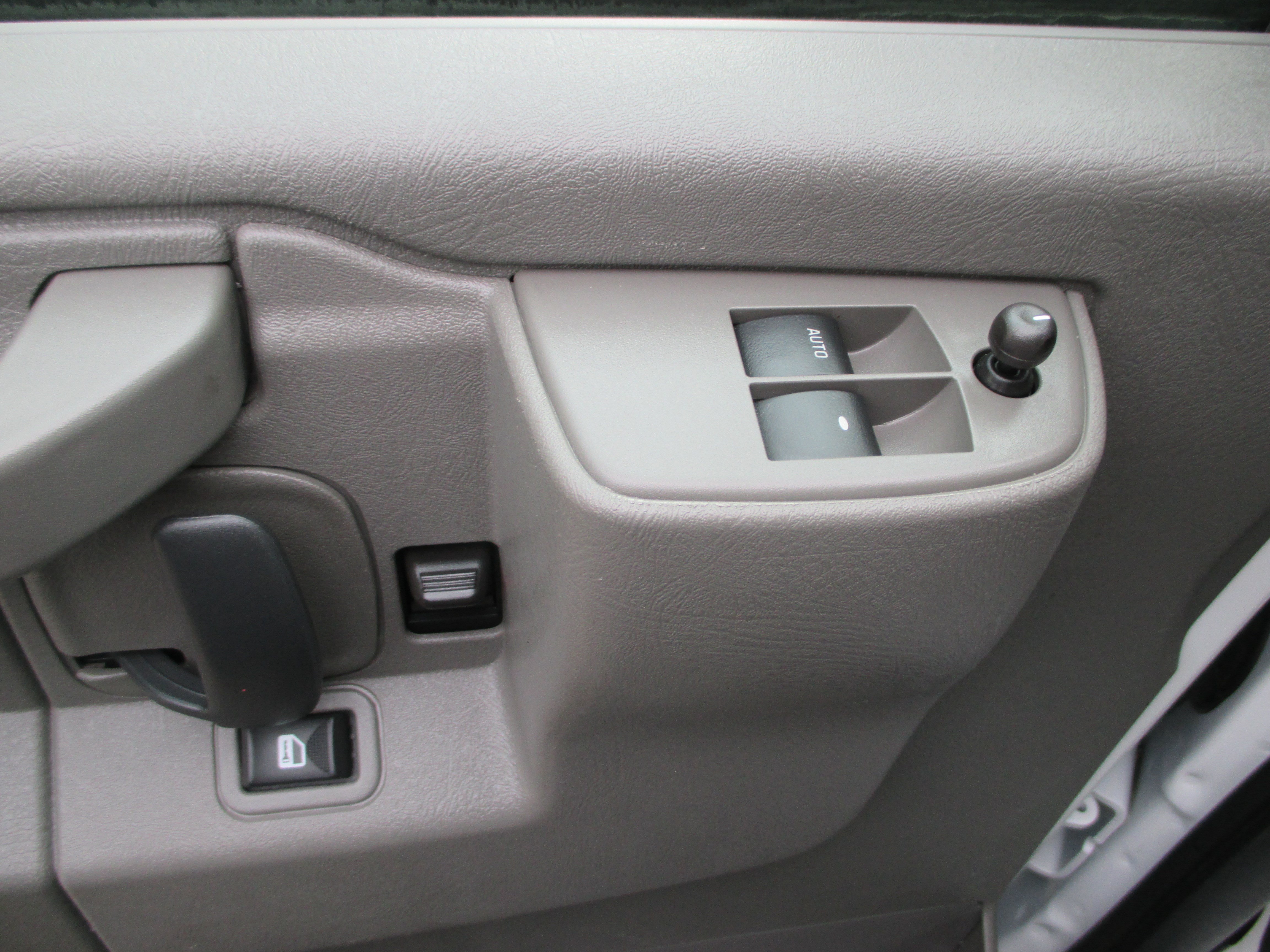 Used 2025 Chevrolet Express 3500 LS RWD image 11