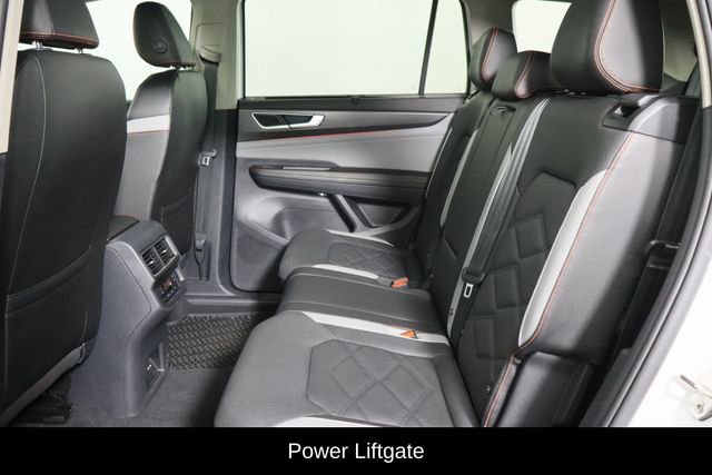 Used 2025 Volkswagen Atlas Peak Edition SE AWD/4WD image 16