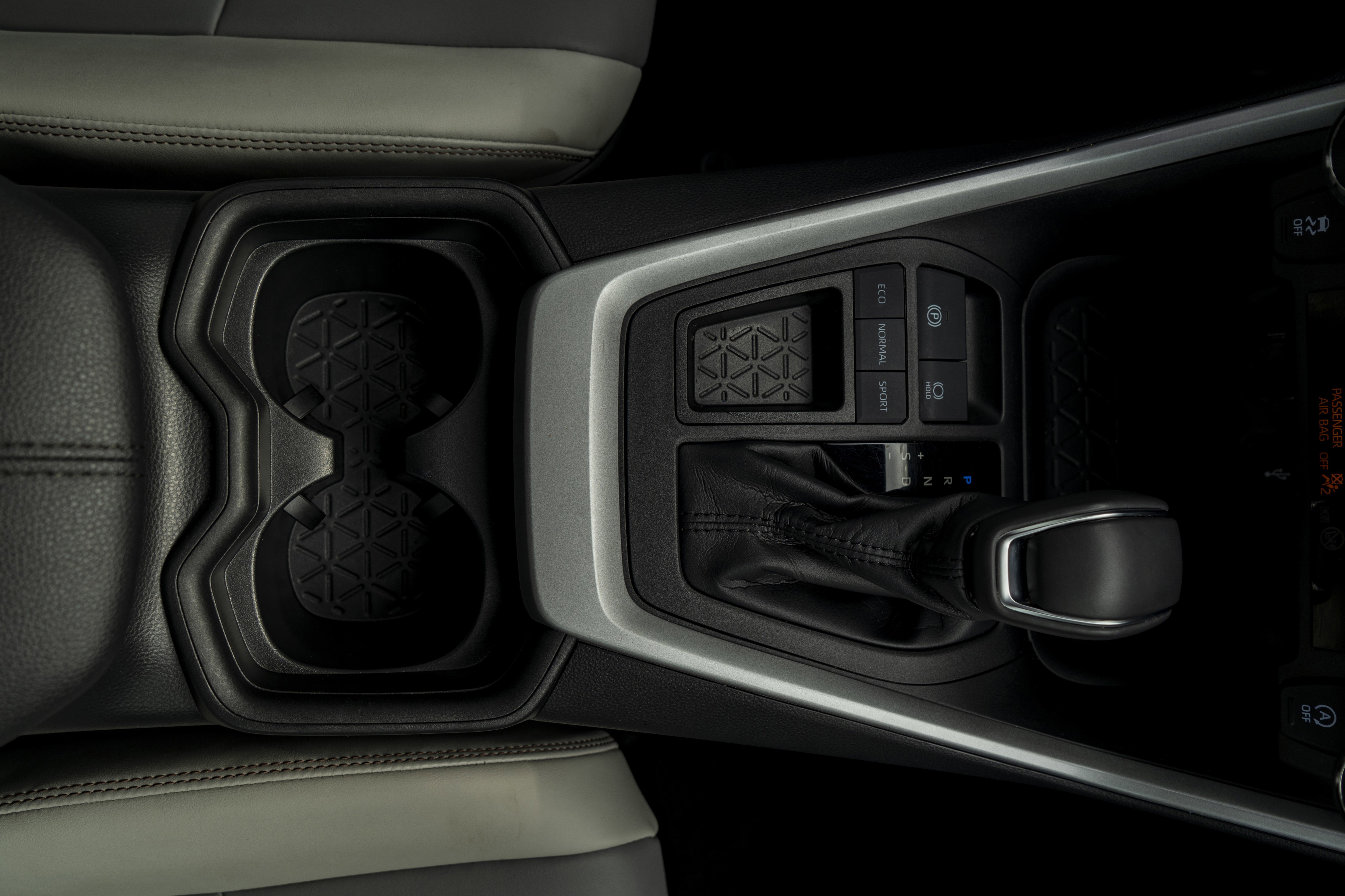 Used 2020 Toyota RAV4 XLE Premium image 27