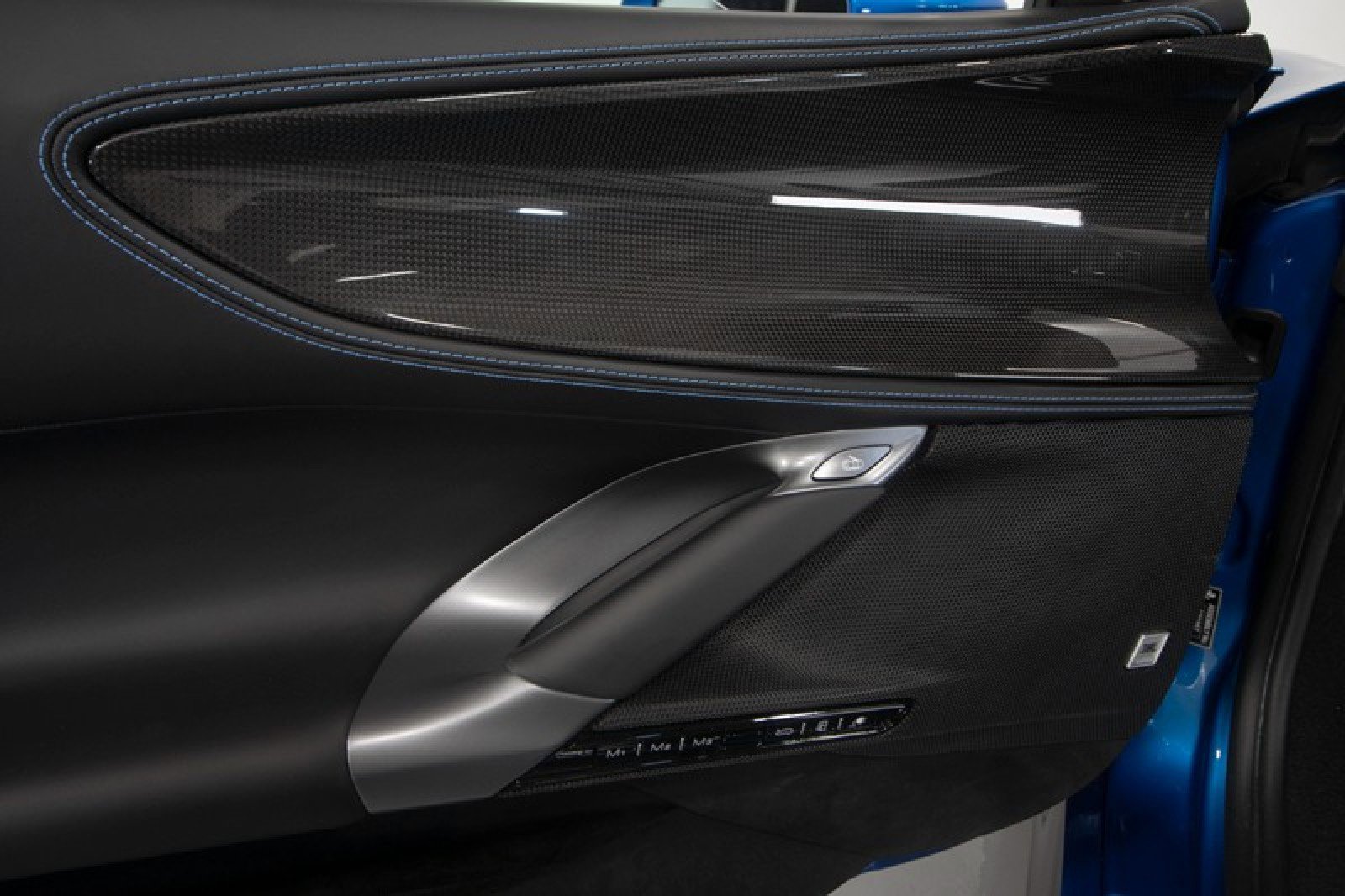 Used 2024 Ferrari SF90 Spider image 56