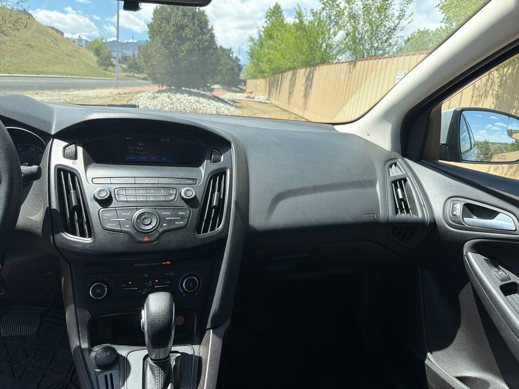 Used 2018 Ford Focus SE FWD image 16