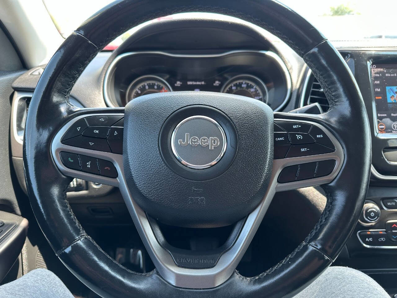 Used 2019 Jeep Cherokee Limited image 31