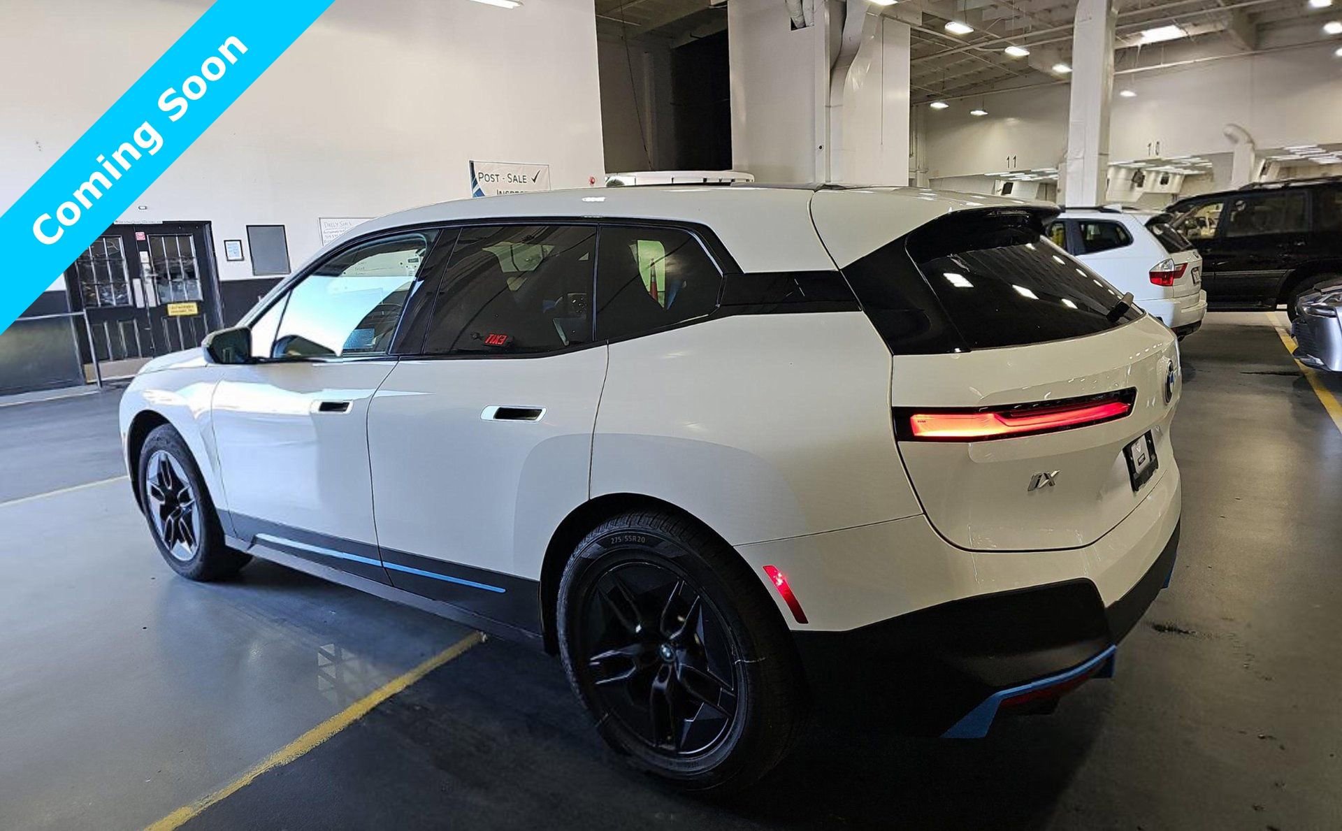 Used 2023 BMW iX xDrive50 w/ BMW I Signature Blue Package image 4