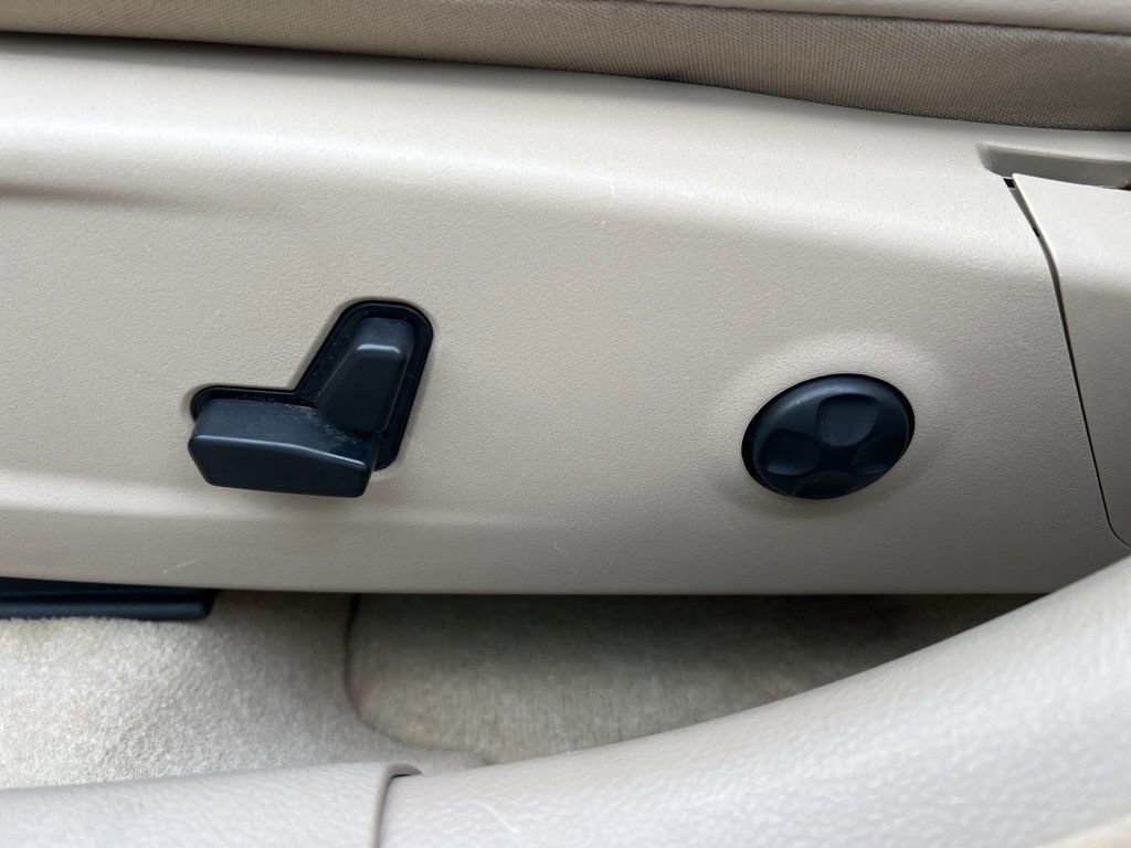 Used 2012 Chrysler 300 Limited image 31