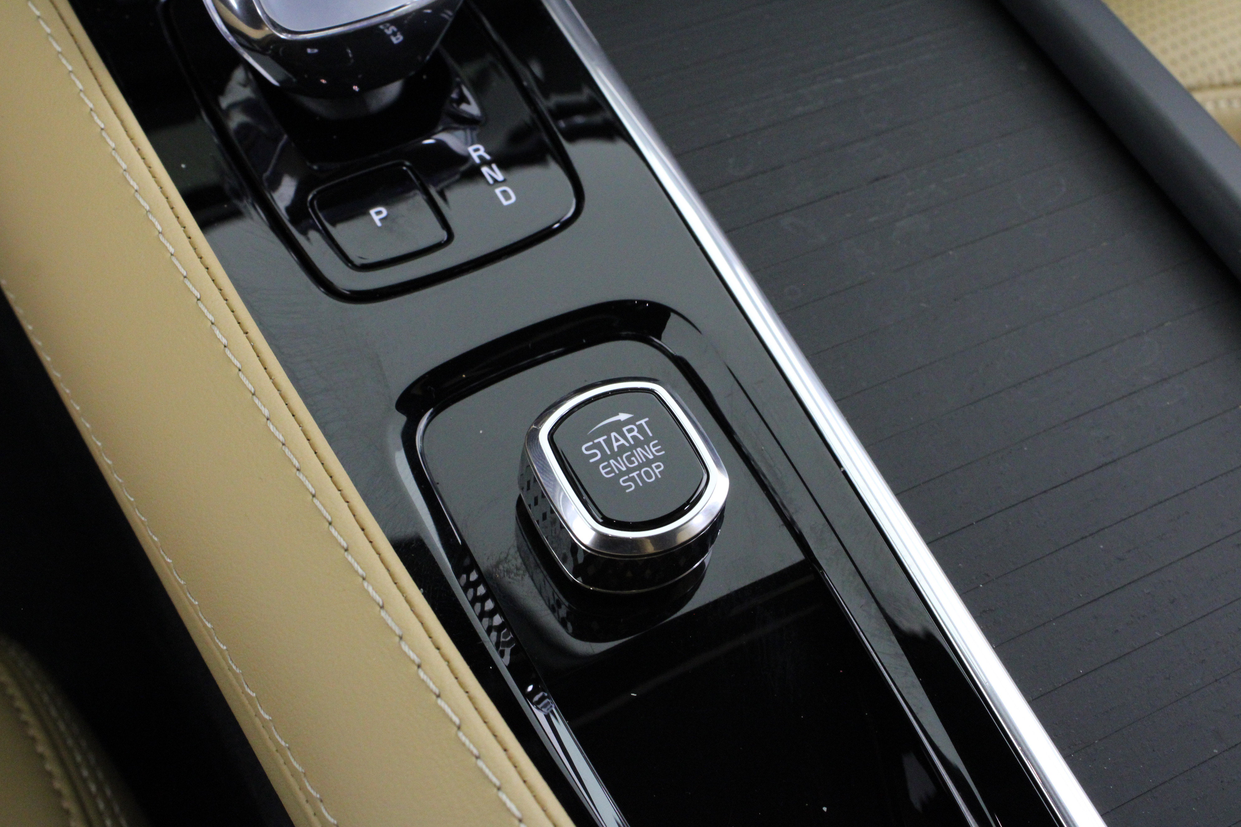 Used 2025 Volvo XC90 B6 Ultra w/ Protection Package Premier image 29