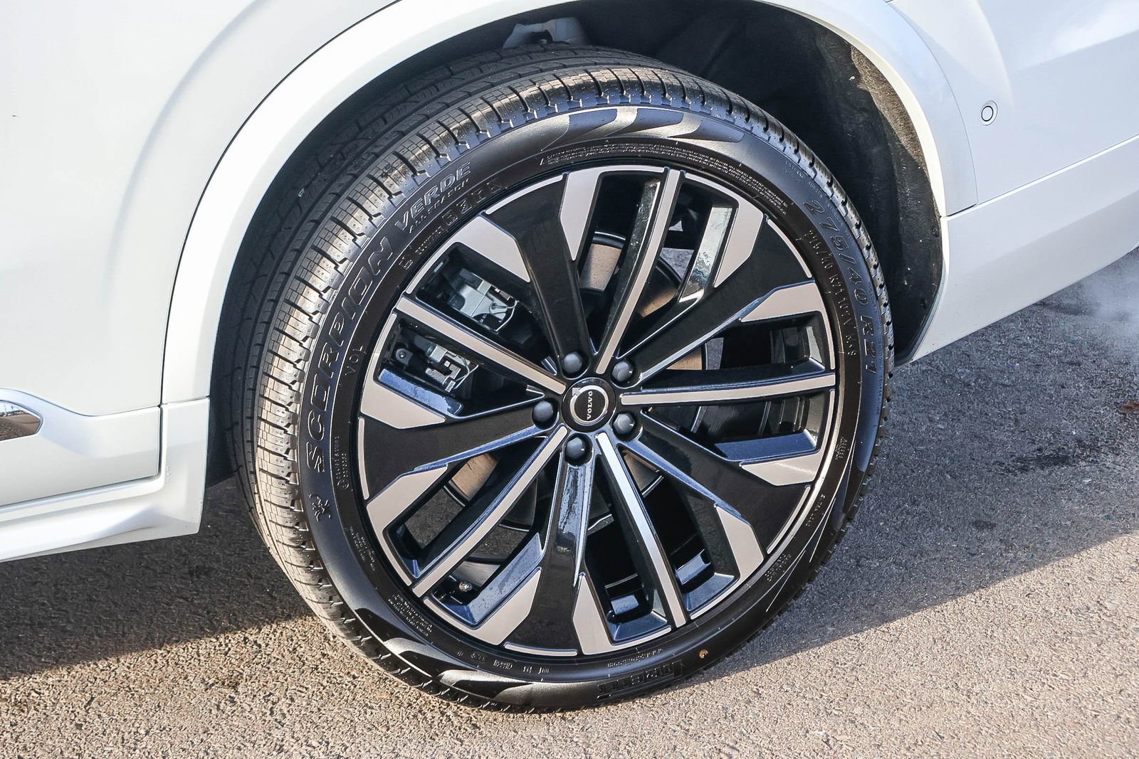 New 2026 Volvo XC90 T8 Ultra w/ Lounge Package image 9