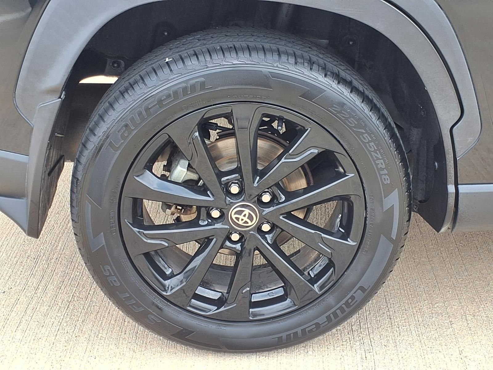 Used 2022 Toyota Corolla Cross XLE w/ Convenience Package FWD image 26