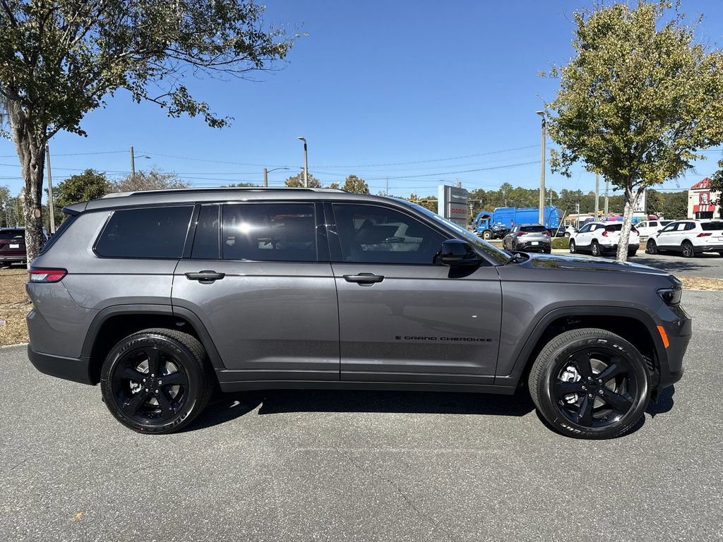New 2025 Jeep Grand Cherokee L Altitude image 2