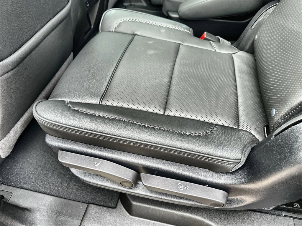 New 2026 GMC Yukon Denali w/ Sun & Power Step Package image 17