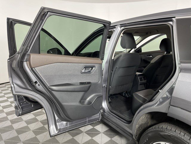 Used 2022 Nissan Rogue SV FWD image 35