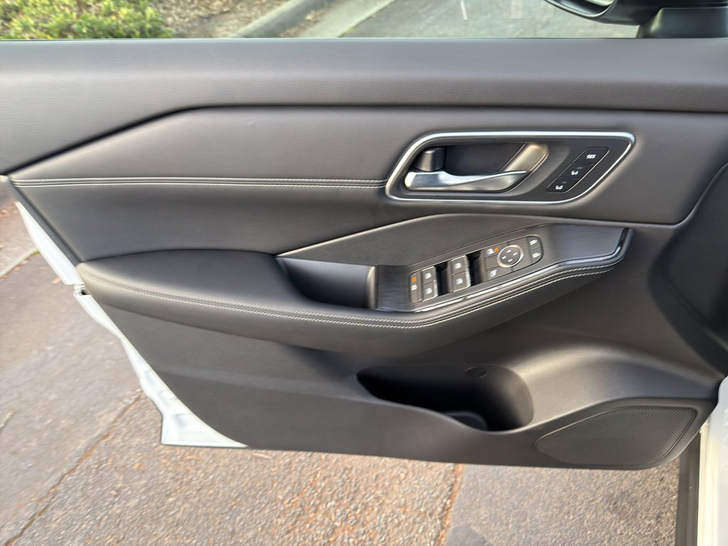 New 2026 Nissan Rogue Platinum w/ Platinum Premium Package image 16