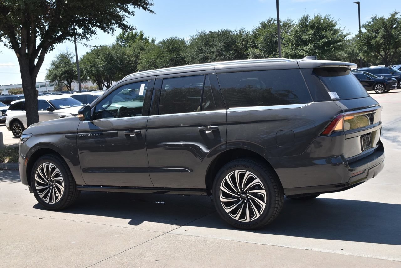 New 2027 Lincoln Navigator Black Label AWD/4WD image 10