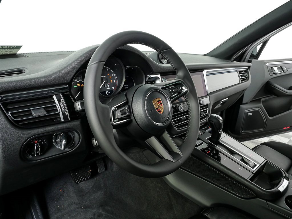 New 2026 Porsche Macan image 4