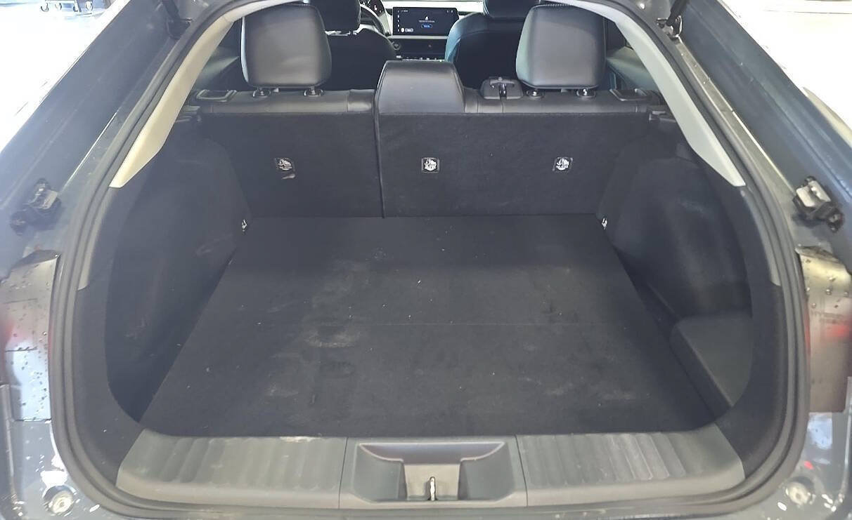 Used 2025 Toyota Prius XLE AWD/4WD image 7