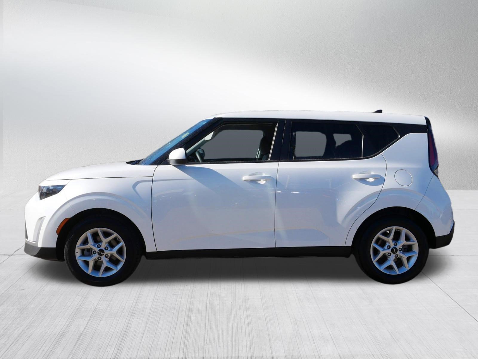 Certified 2025 Kia Soul S image 4