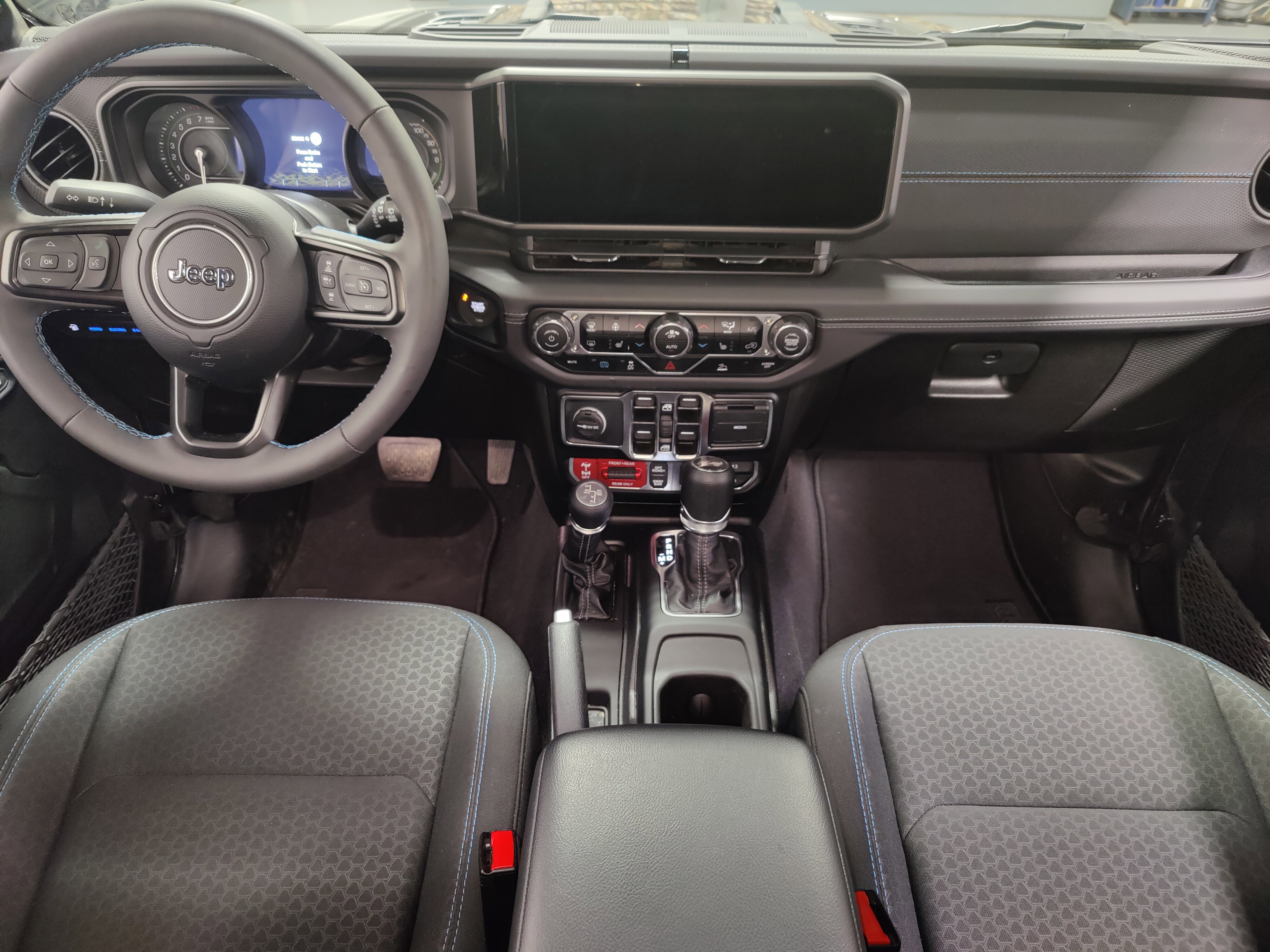 Used 2025 Jeep Wrangler Unlimited Rubicon 4xe w/ Convenience Group image 16