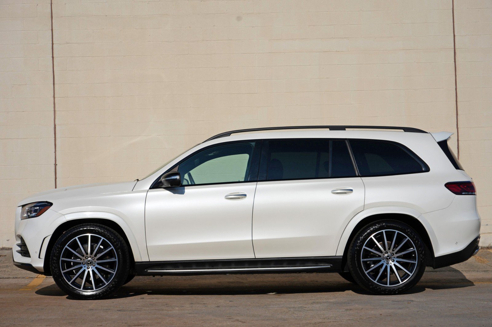 Used 2022 Mercedes-Benz GLS 580 4MATIC image 9