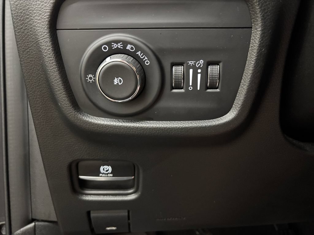 Used 2022 Jeep Grand Cherokee L Overland AWD/4WD image 32