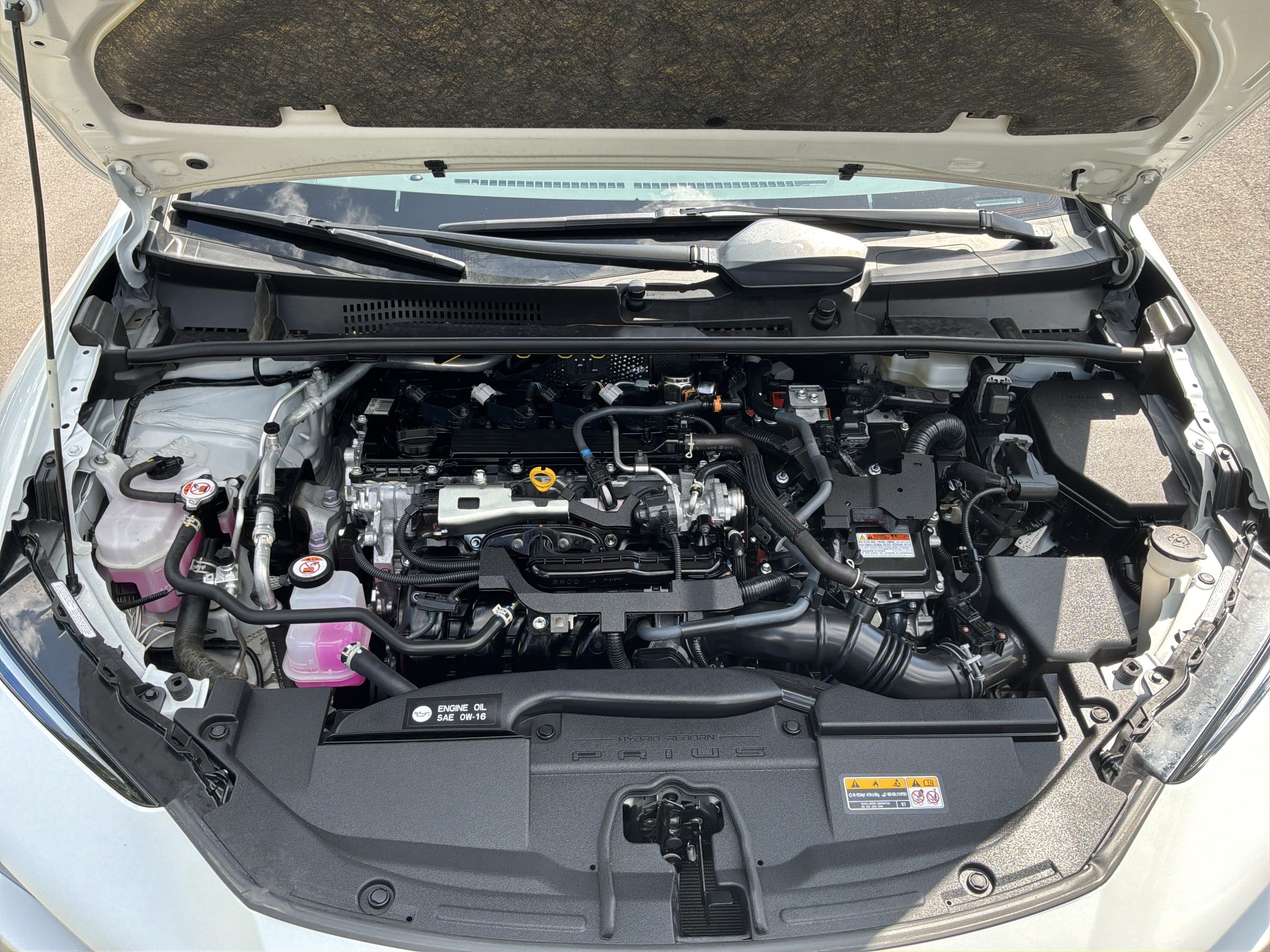 Used 2024 Toyota Prius LE FWD image 33