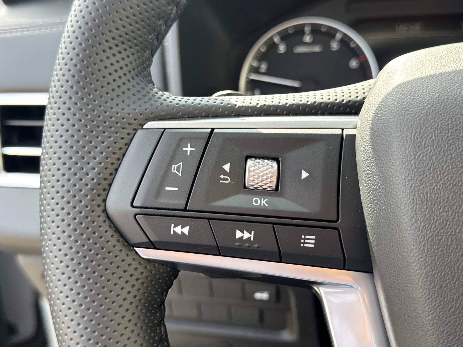 New 2026 Mitsubishi Outlander AWD image 18