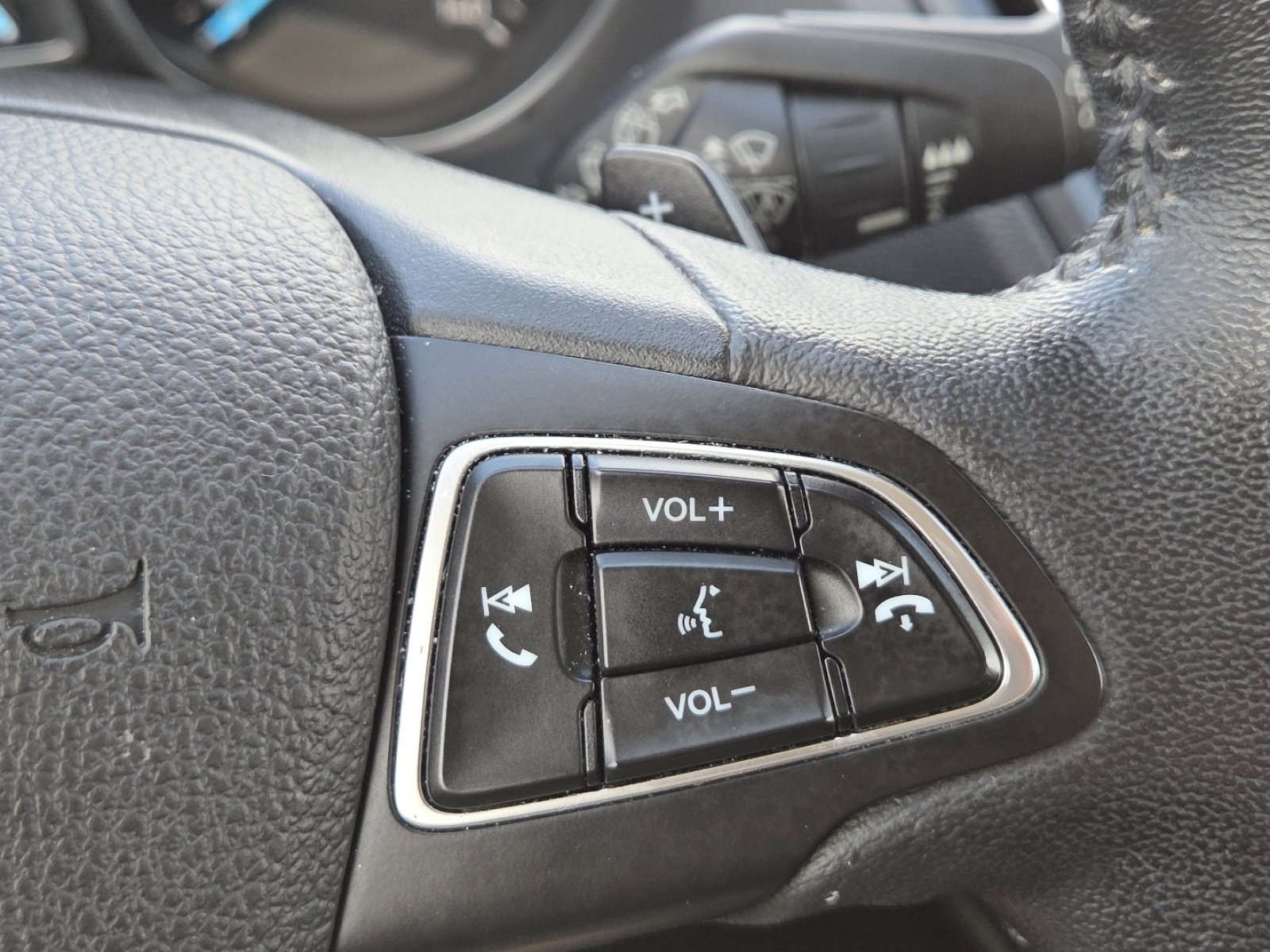 Used 2018 Ford Escape Titanium w/ Ford Safe & Smart Package image 31