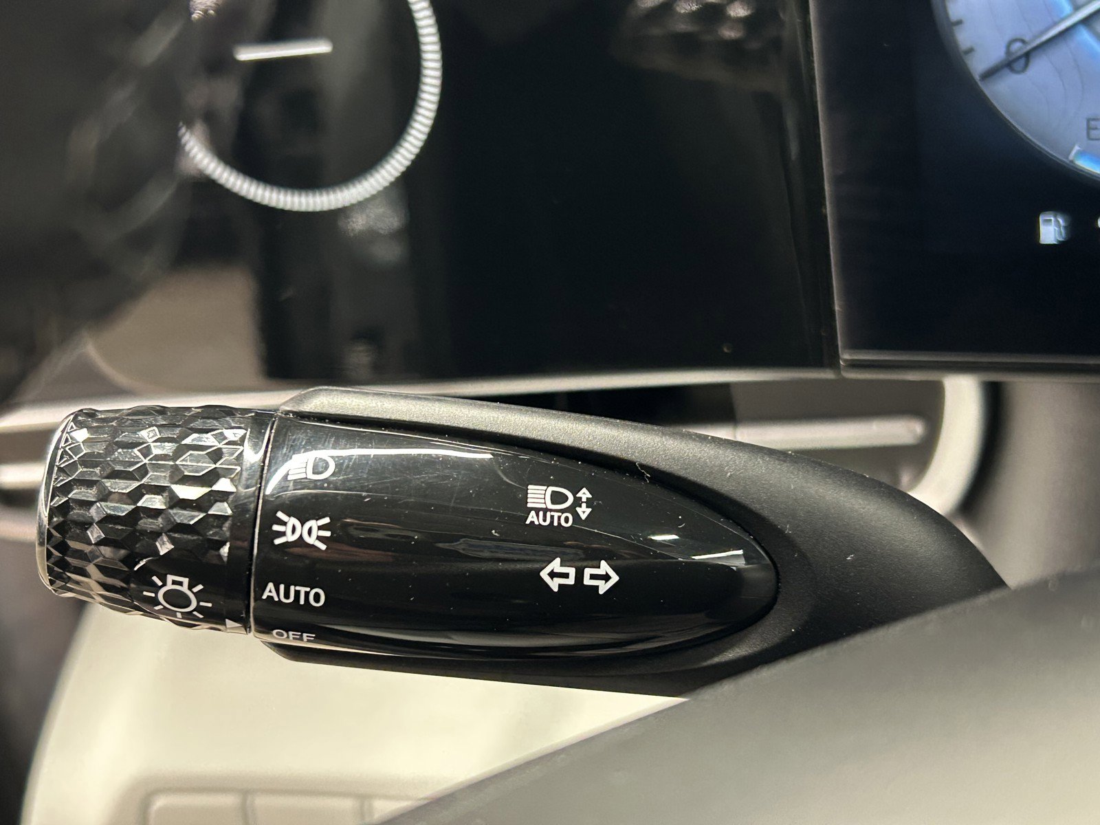 Used 2025 Hyundai Elantra Limited image 23