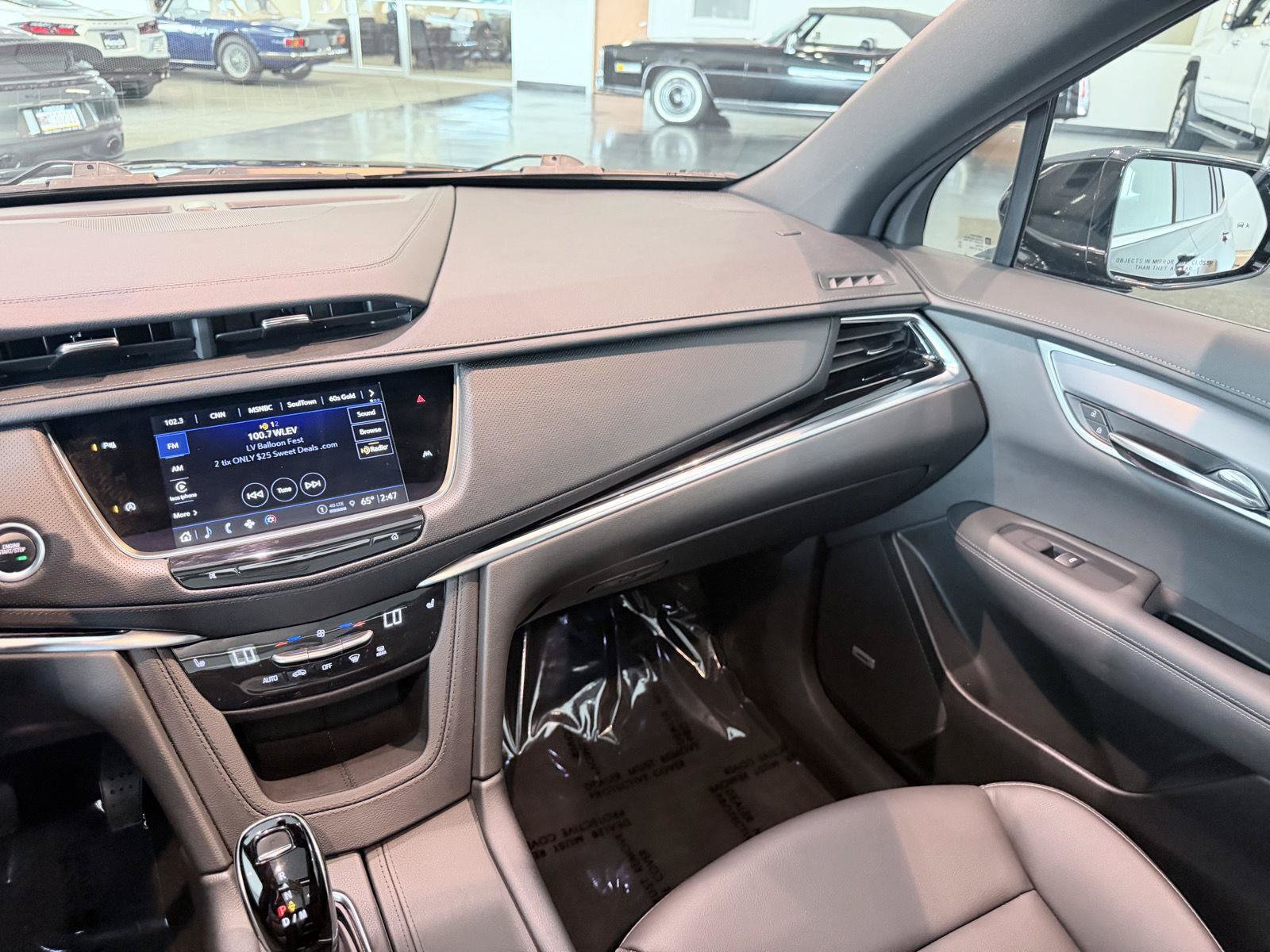 Used 2024 Cadillac XT6 Luxury w/ LPO, Floor Liner Package AWD/4WD image 44