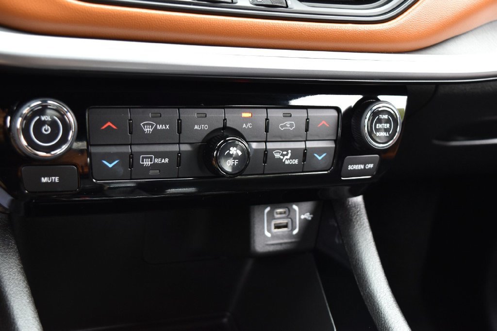 Certified 2025 Jeep Compass Limited AWD/4WD image 23