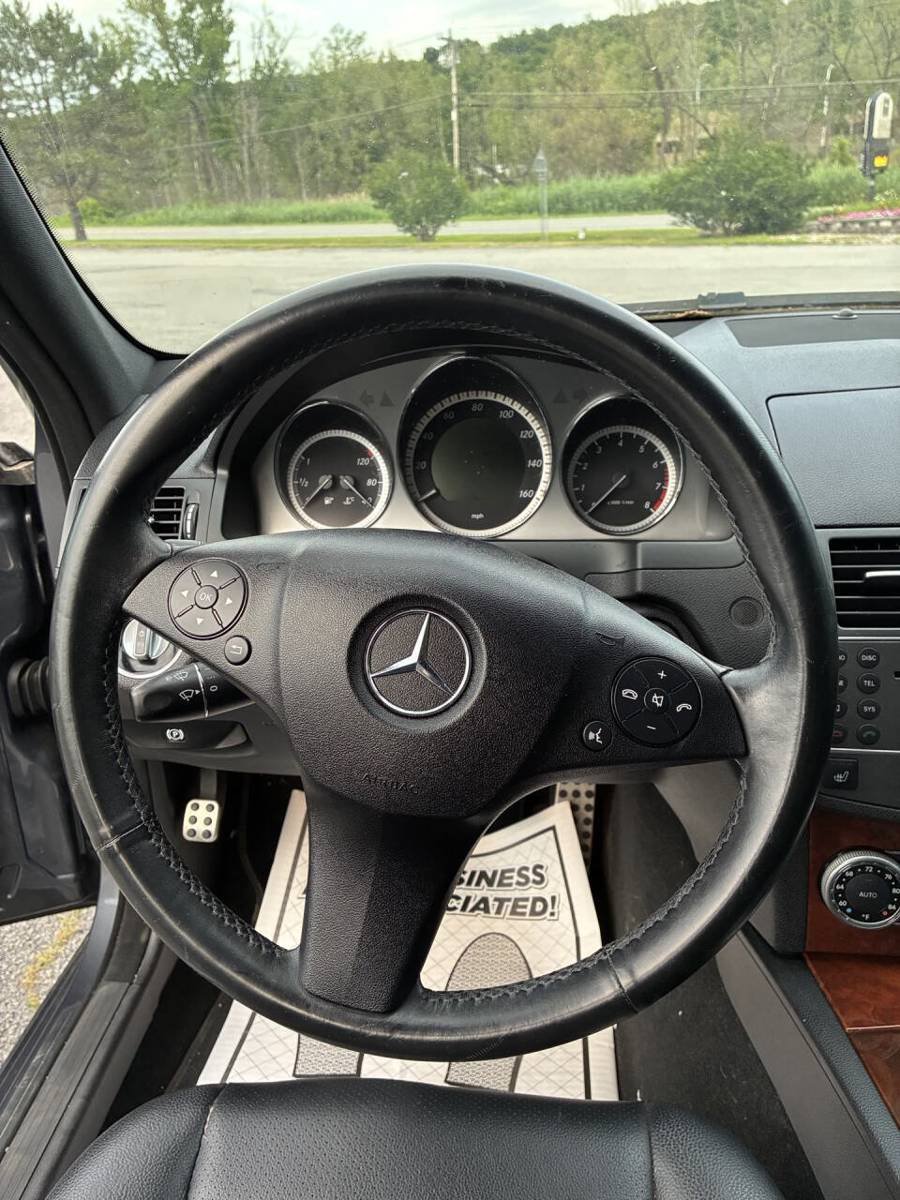 Used 2011 Mercedes-Benz C 300 4MATIC Sedan image 16
