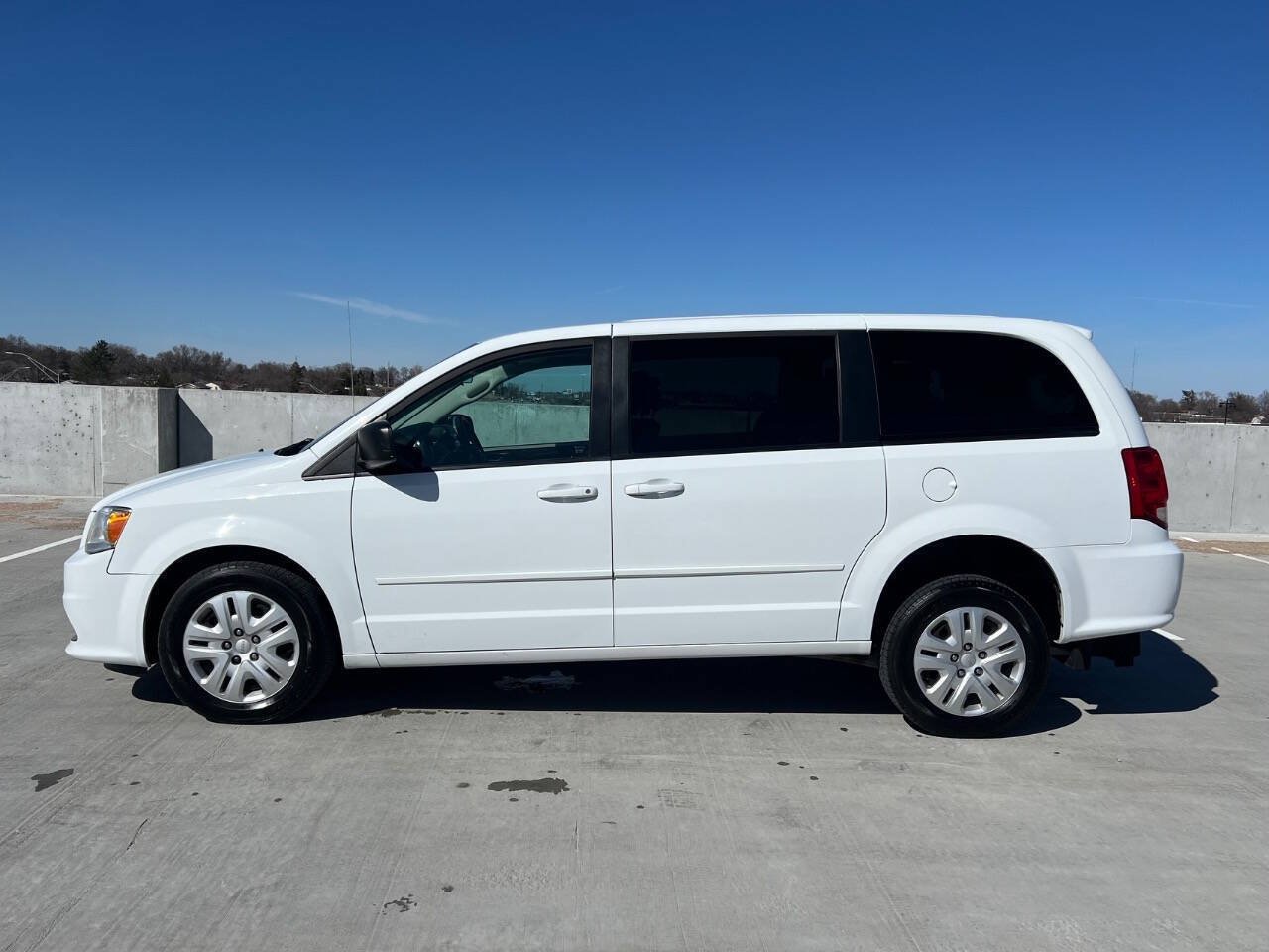 Used 2015 Dodge Grand Caravan SE w/ Quick Order Package 29E SE FWD image 10