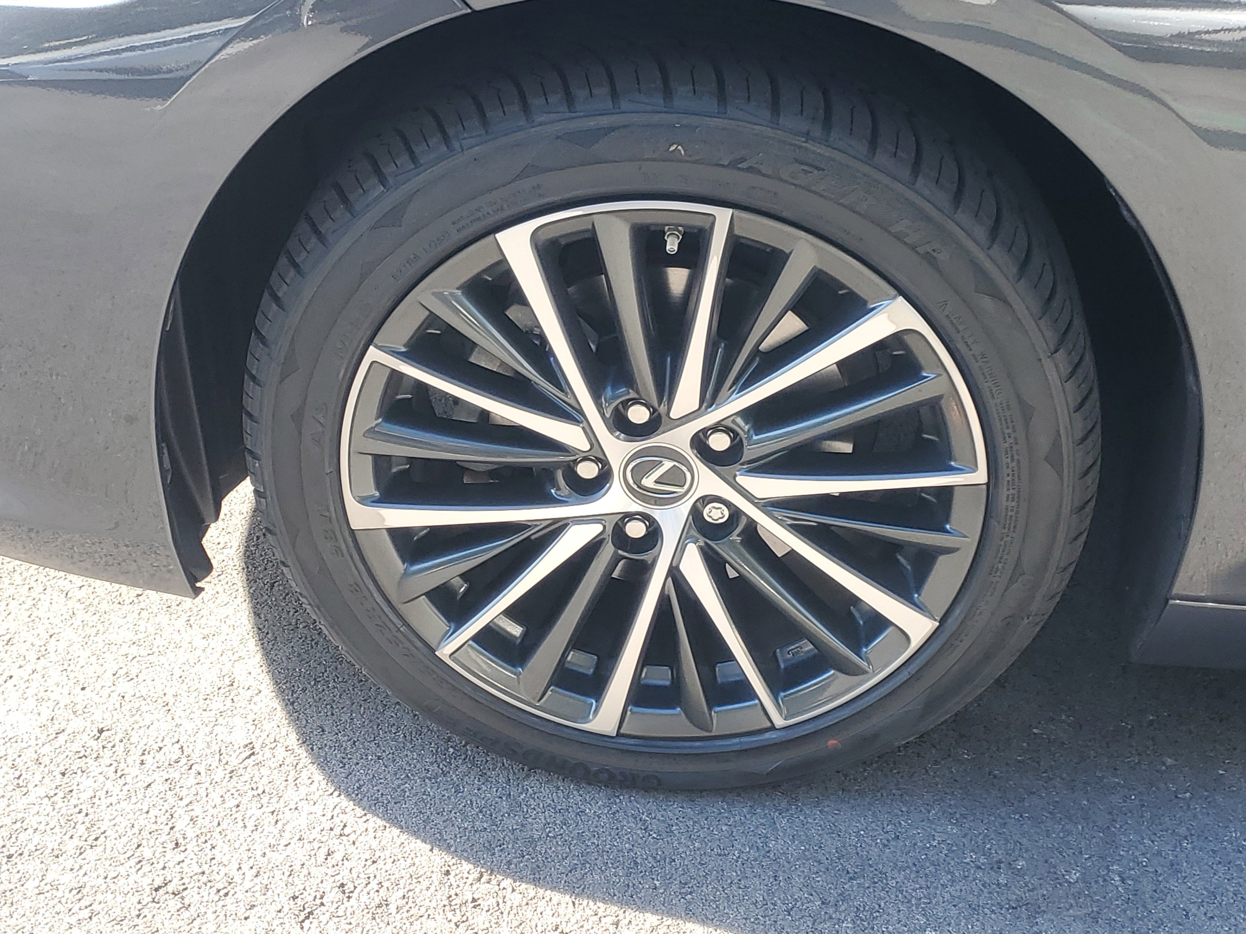 Certified 2023 Lexus ES 350 w/ Premium Package image 4