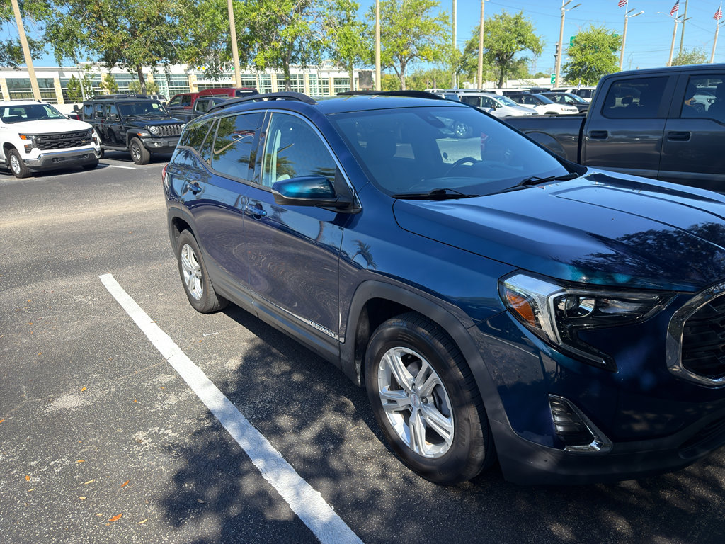 Used 2020 GMC Terrain SLE w/ Driver Convenience Package image 3