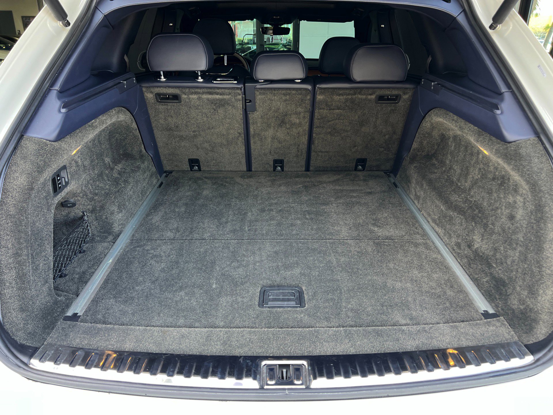 Used 2021 Bentley Bentayga image 47