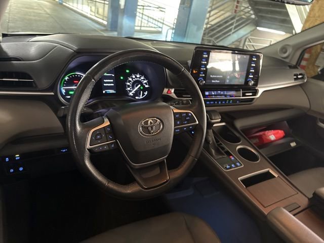 Used 2022 Toyota Sienna XLE w/ XLE Plus Package FWD image 7