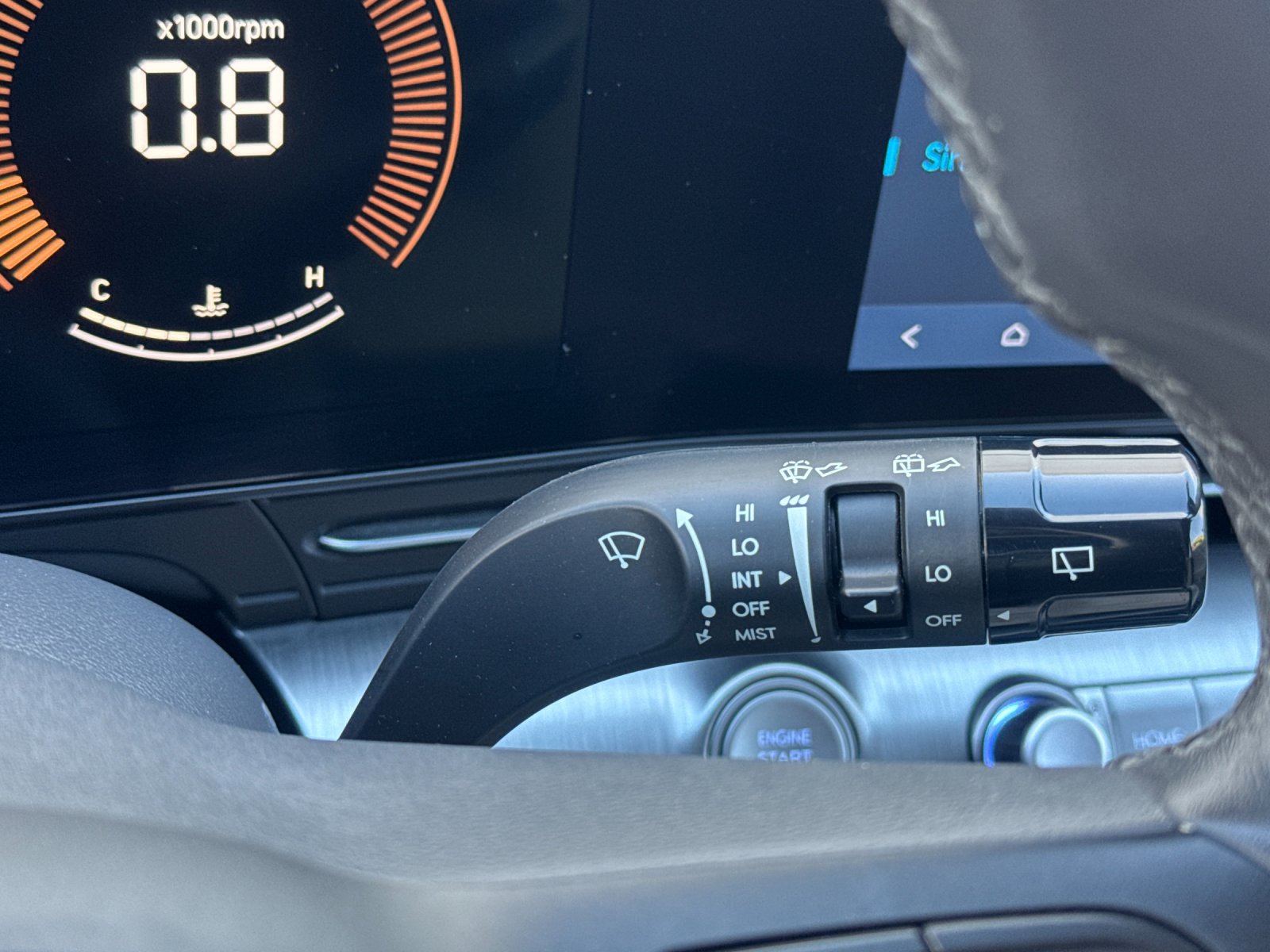 Used 2025 Hyundai Kona SEL AWD/4WD image 30