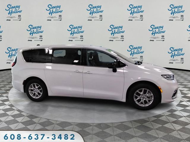 Used 2024 Chrysler Pacifica Touring-L image 4