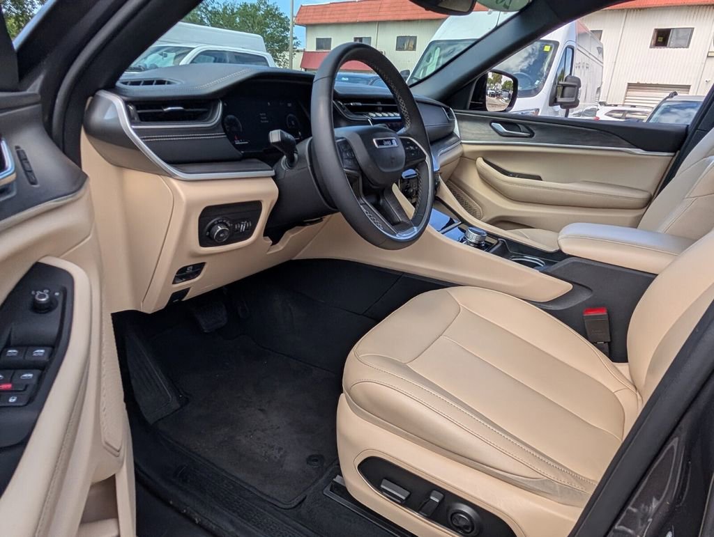 Certified 2024 Jeep Grand Cherokee Limited image 12