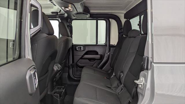 Used 2020 Jeep Gladiator Overland w/ Trailer Tow Package image 17