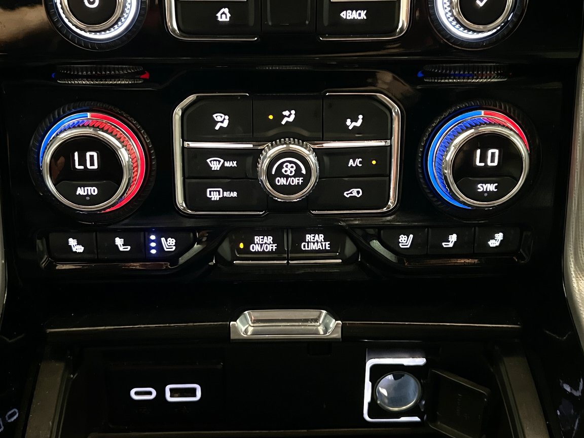 Used 2021 GMC Yukon Denali w/ Advanced Technology Package AWD/4WD image 12