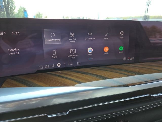 Used 2025 Cadillac Escalade Sport Platinum w/ LPO, ONYX Package image 9