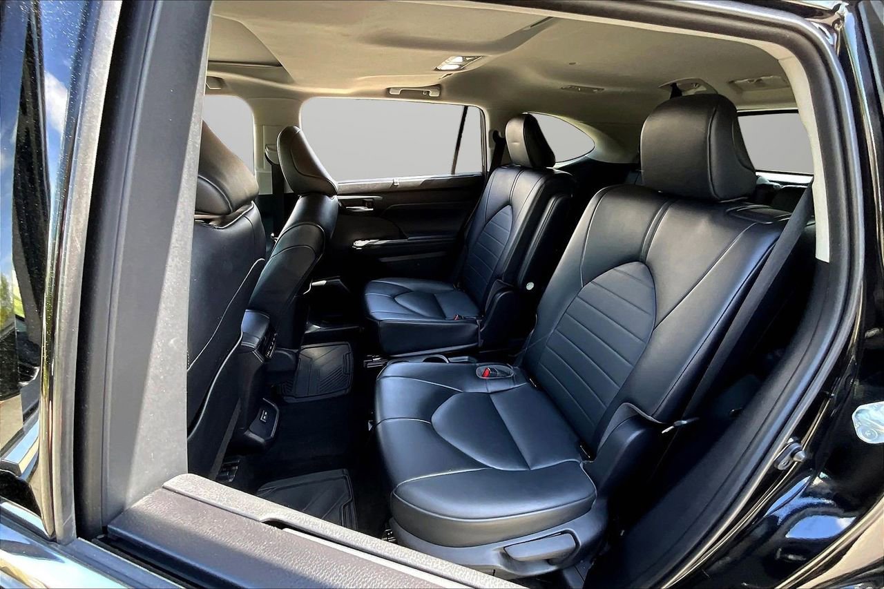 Used 2022 Toyota Highlander XLE image 21